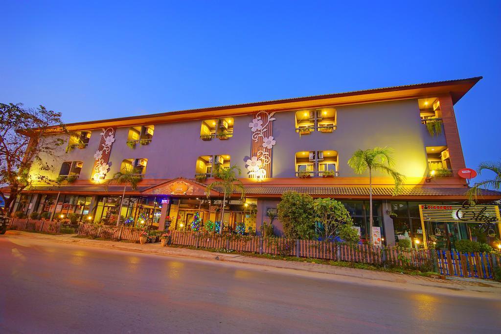 The Corner Hotel (Adults Only) Чианграй Экстерьер фото