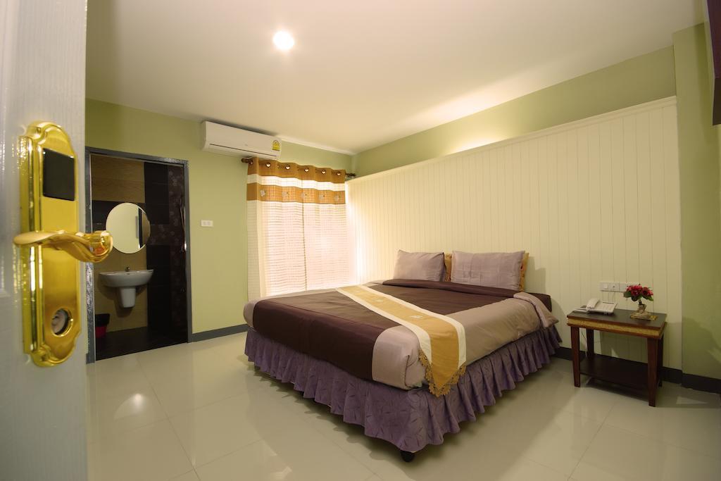 The Corner Hotel (Adults Only) Чианграй Экстерьер фото