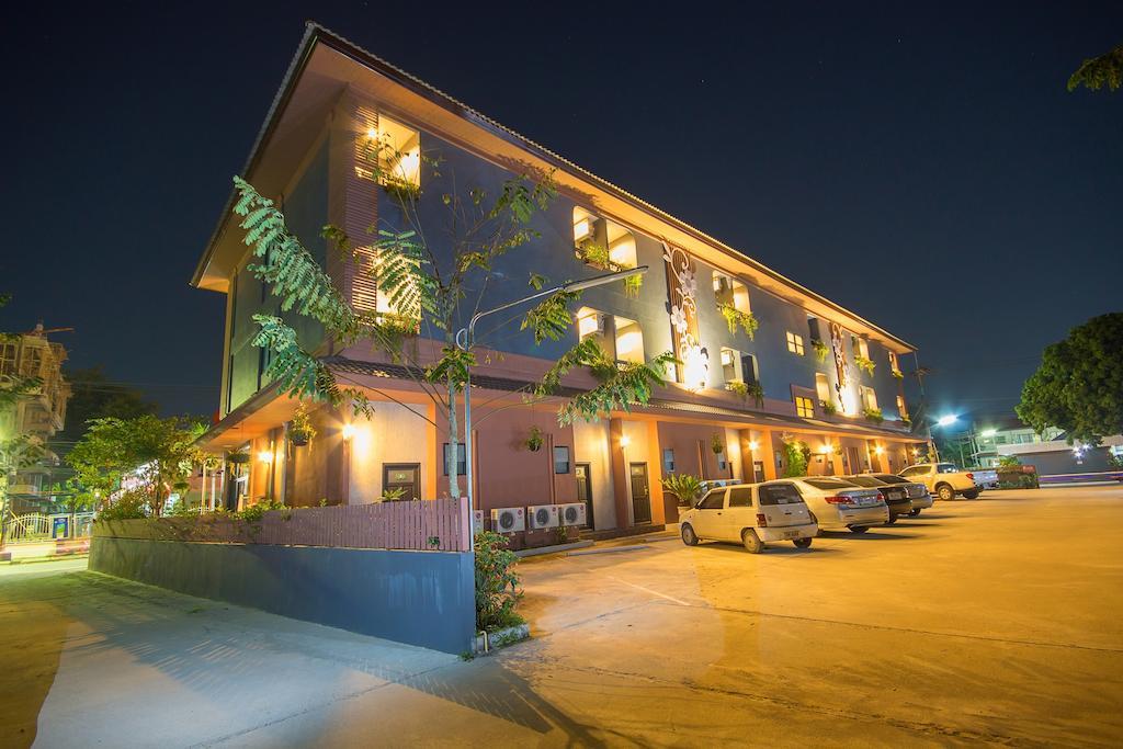 The Corner Hotel (Adults Only) Чианграй Экстерьер фото