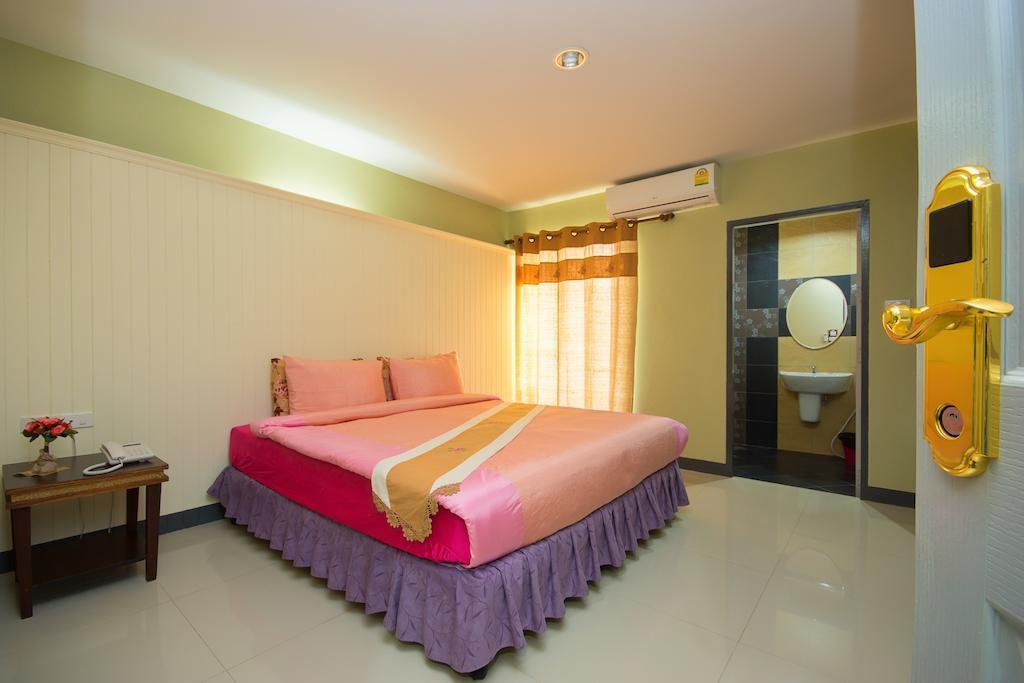 The Corner Hotel (Adults Only) Чианграй Экстерьер фото