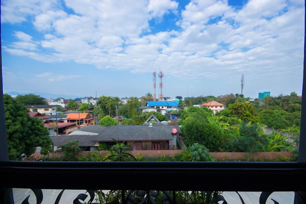 The Corner Hotel (Adults Only) Чианграй Экстерьер фото