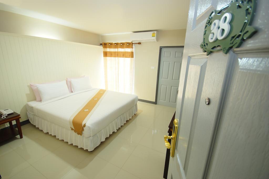 The Corner Hotel (Adults Only) Чианграй Экстерьер фото
