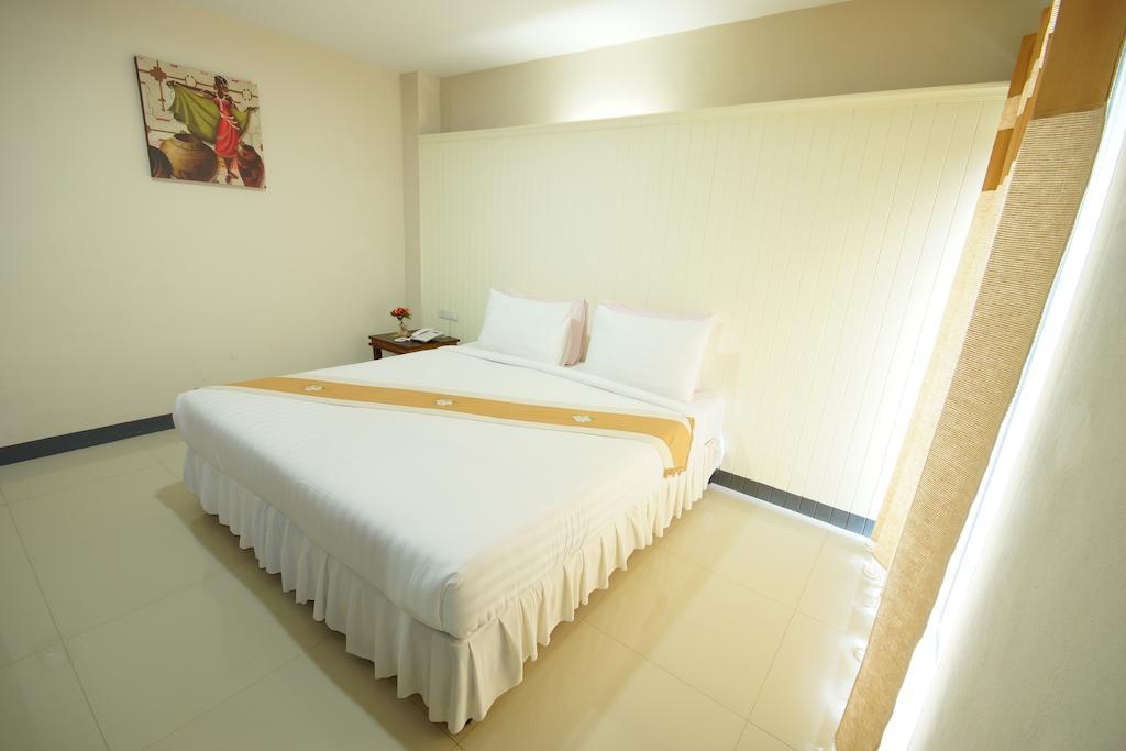 The Corner Hotel (Adults Only) Чианграй Экстерьер фото