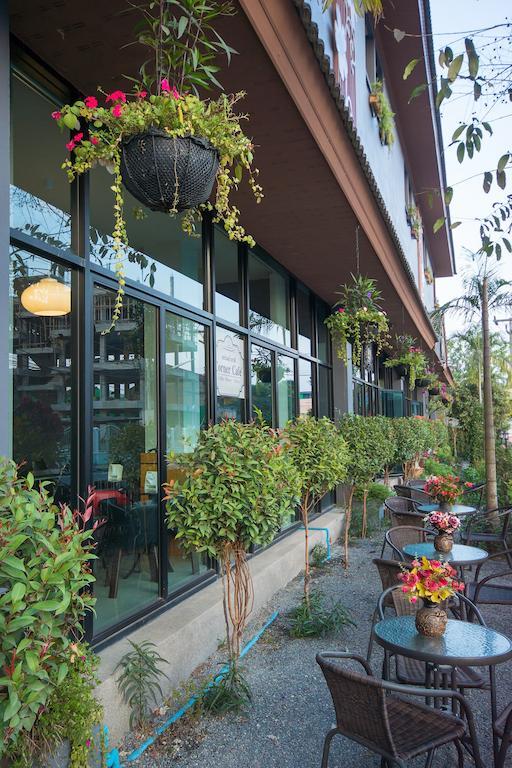 The Corner Hotel (Adults Only) Чианграй Экстерьер фото